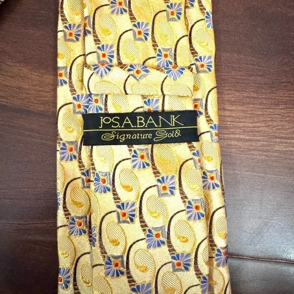 JOS. A. BANK Signature Gold Golden Yellow Pure Silk Necktie Made in Italy